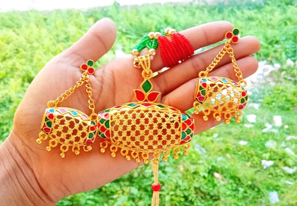Assamese_Traditional_Red_Green_Dhulabari_Jewellery_Set_For_Women